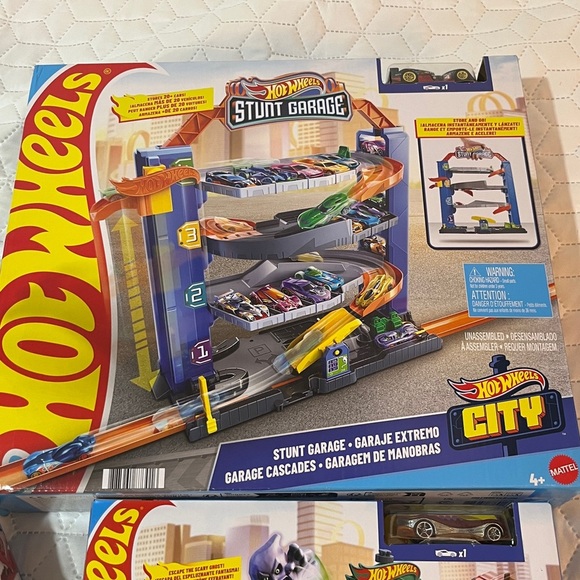 Hot Wheels City Stunt Garage Ghost Garage Car Wash Set - Picture 2 of 12